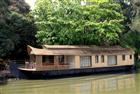 Saha Yathri Houseboat